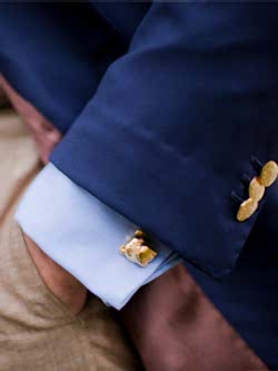 Запонки на рубашке